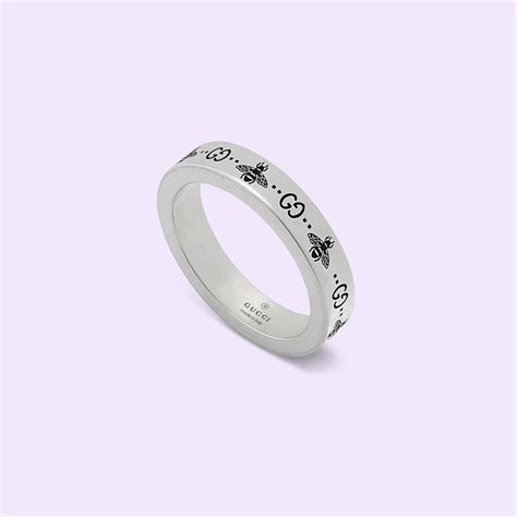 Bague large gravée GG et abeille en argent 925 .